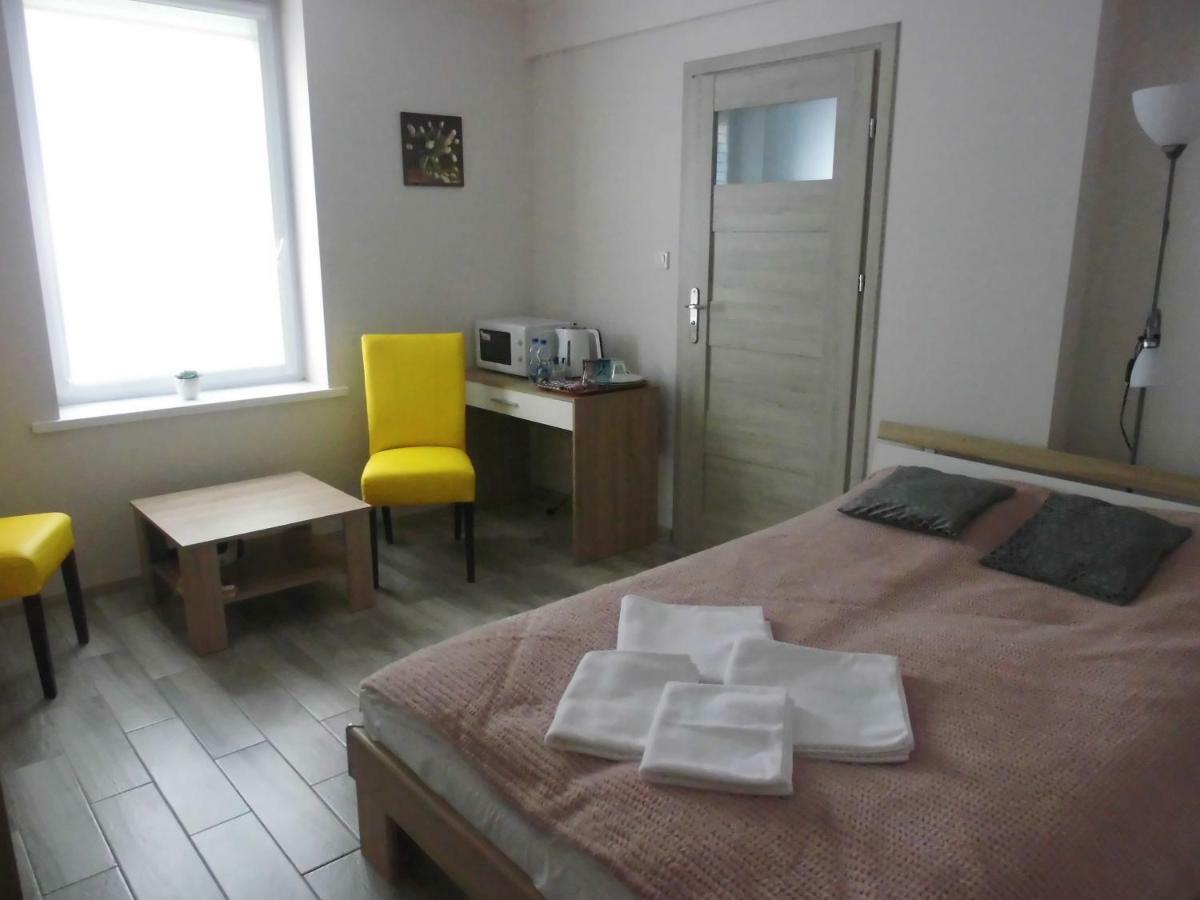 Bezowy Pokoj Apartment Jedlina-Zdroj Luaran gambar